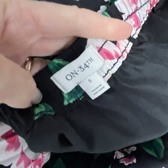 On 34th Skirt size Small Black Pink Green Floral Tulips Pleated Mid Tropical - Picture 9 of 9